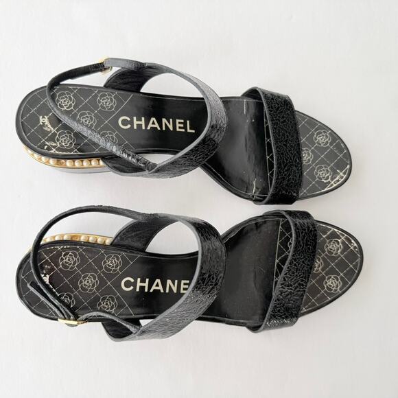 Chanel CC Sandal Black Patent Pearl Gold Flat Block Heel Size 40 Classic Chic - Picture 3 of 13